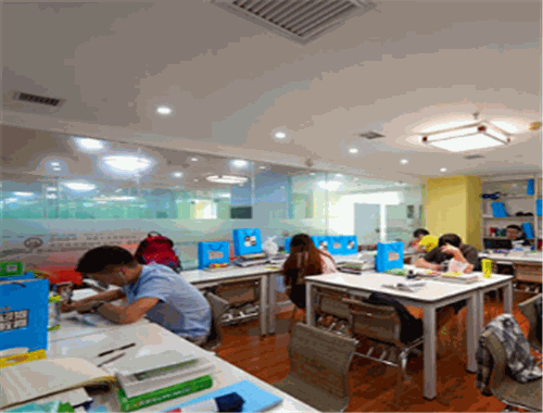 小馬過河教育 專業(yè)教育咨詢，助力學(xué)子揚(yáng)帆遠(yuǎn)航